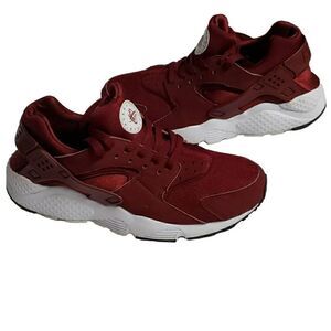 Nike Huaruche Burgandy and White Sneakers sz 7 Youth/ Women sz 8.5
